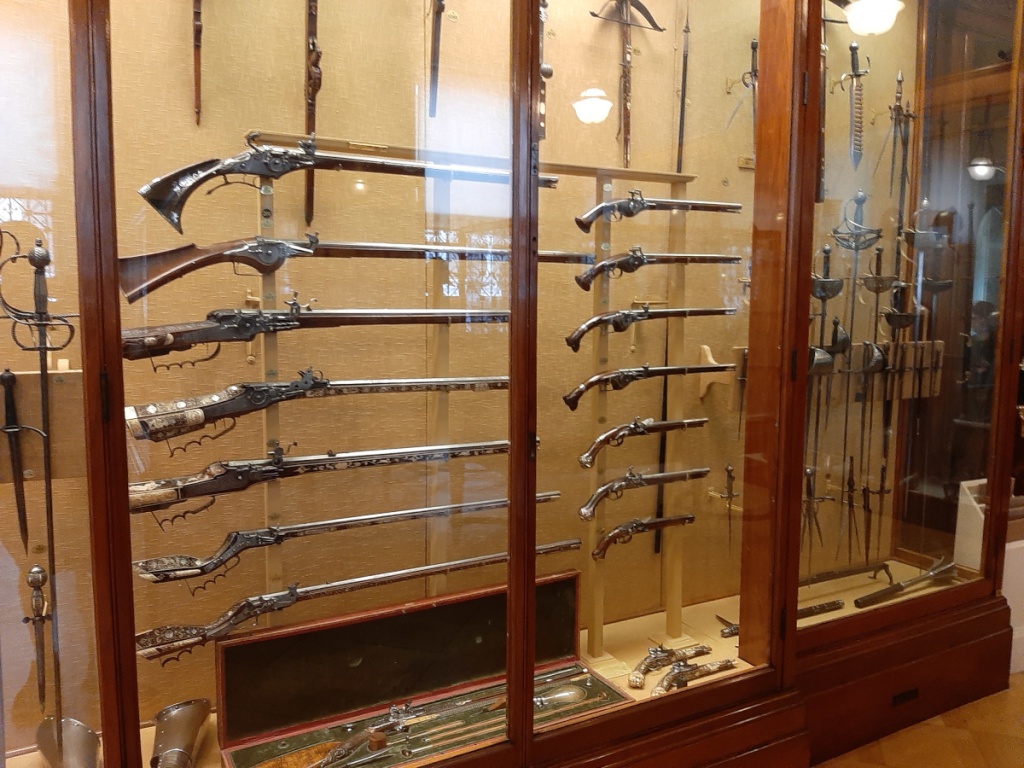 21st Century Jacobsweg: Weapons available during the 1600s. Some of the muskets belonged to King Louis XIII(!).